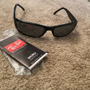 Vintage Black Authentic Ray-ban Sunglasses in mint condition w Box
